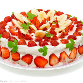 美味的草莓香蕉蛋糕