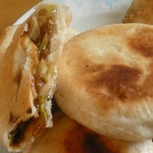 美味的白菜粉条馅饼