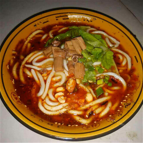 鲜香的猪肉土豆粉汤