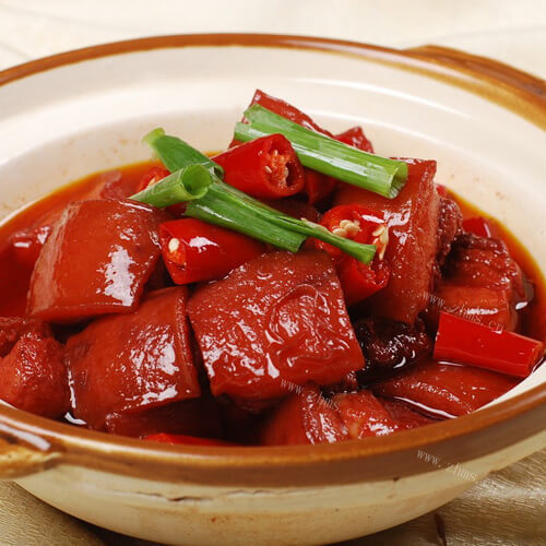美味的土豆香菇红烧肉