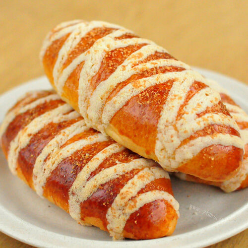 美味的奶黄陷面包