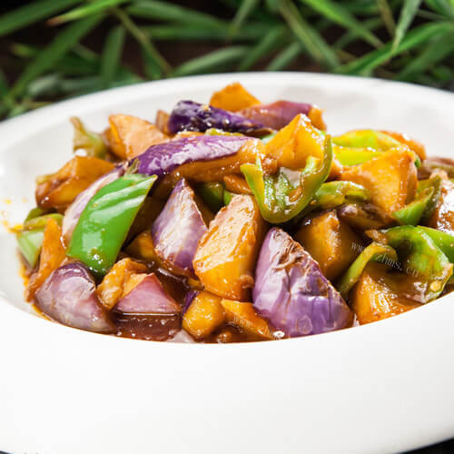 香软的土豆炖茄子