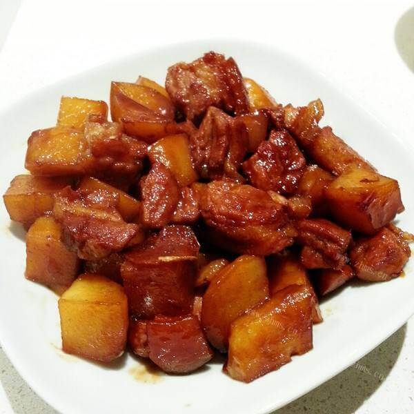 美味的红烧带鱼炖土豆
