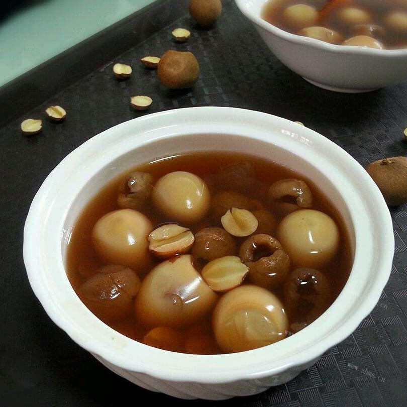 香甜的桂圆莲子鹌鹑糖水 