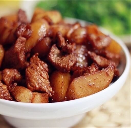 好吃的家常土豆红烧肉