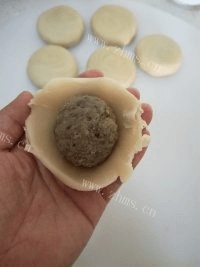 酥甜的苏式月饼绿豆沙馅做法图解7)