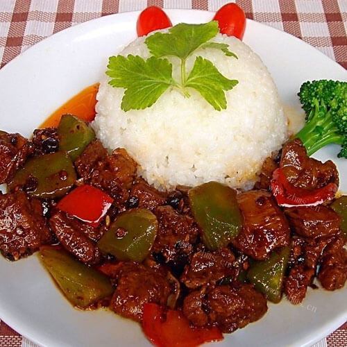 美味的排骨焖杂粮饭 