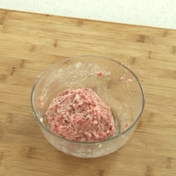 美味的咸蛋蒸肉饼做法图解2)