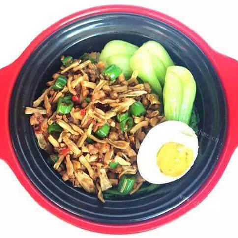 美味的酸豆角肉末蒸豆腐