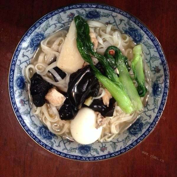 营养三文鱼木耳豆腐菜心面