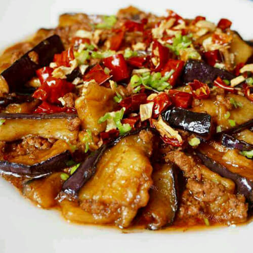 可口的蒜香肉末烤茄子