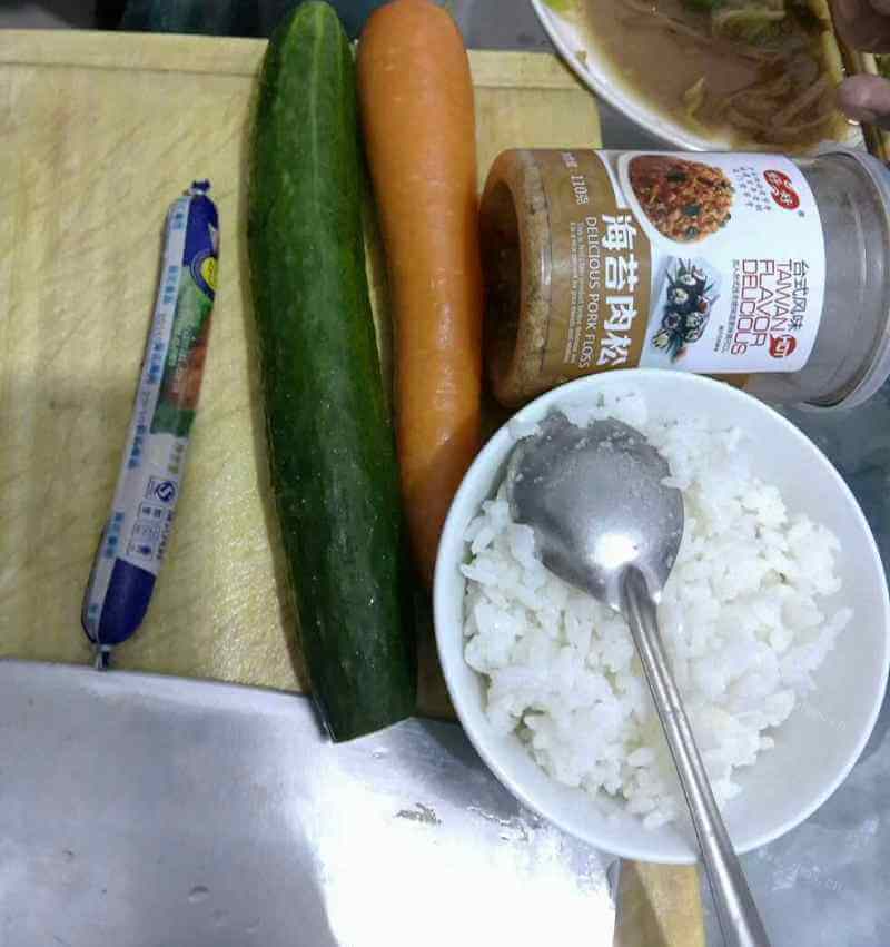 好吃的三丁肉松寿司做法图解1)
