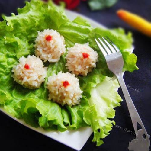 美味的鸡肉糯米丸子 