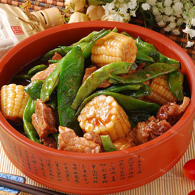 美味的排骨炖豆角土豆 