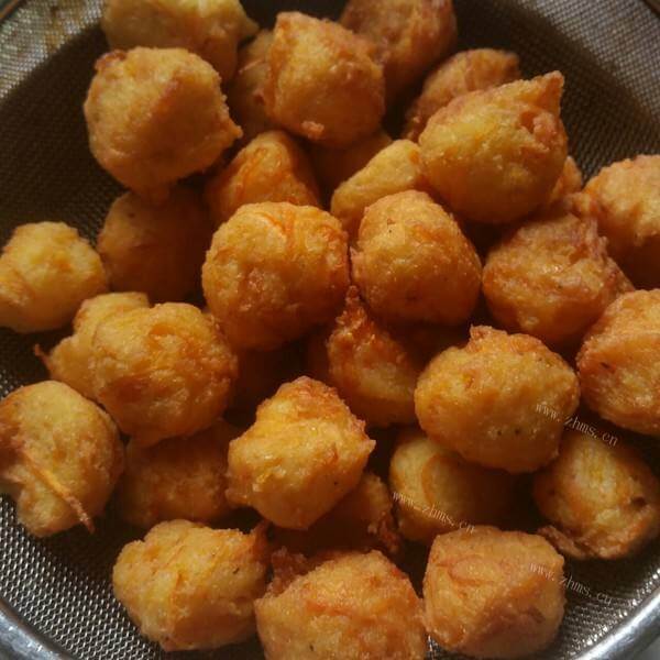 美味的炸豆腐鲜肉小丸子