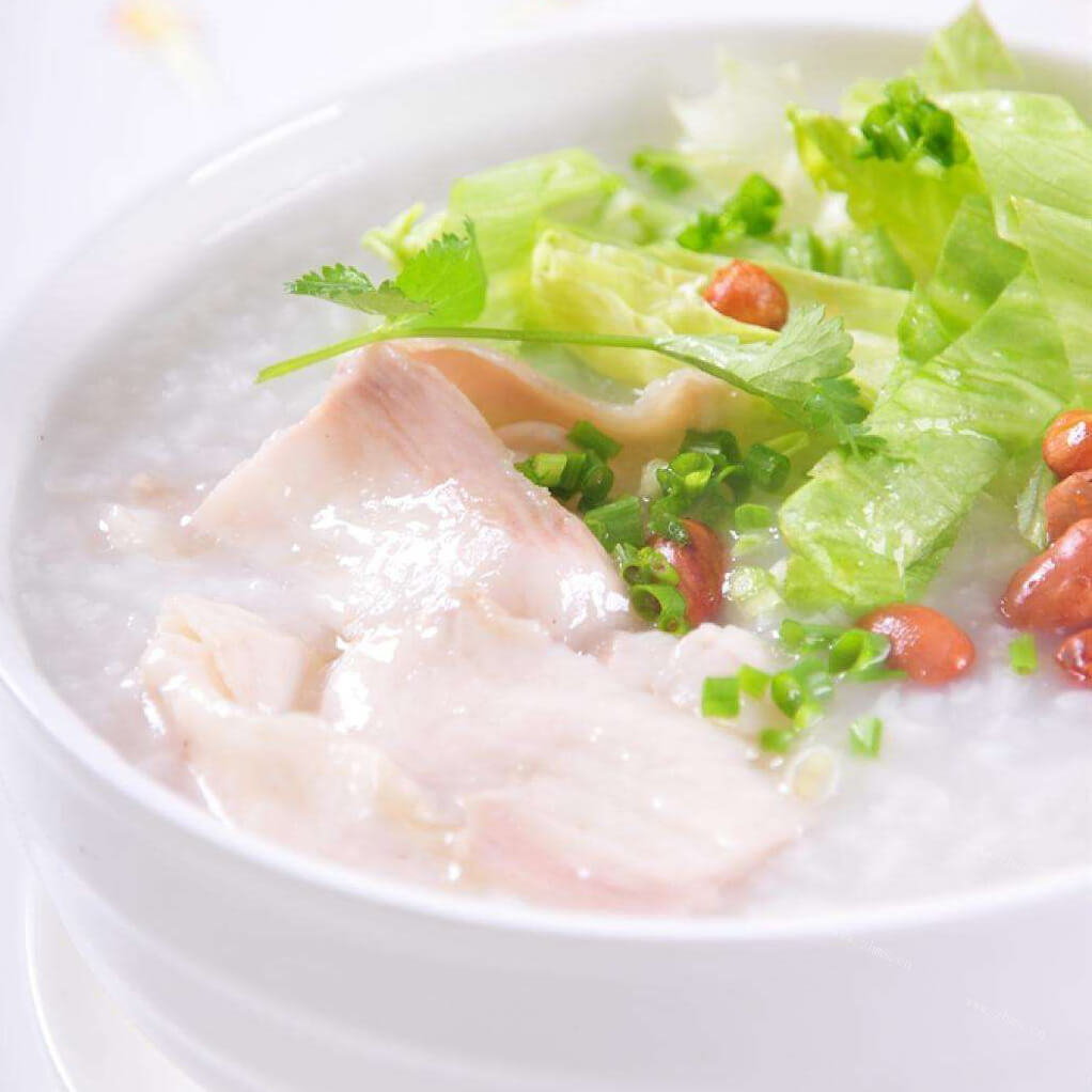 美味的豆腐白菜瘦肉粥 