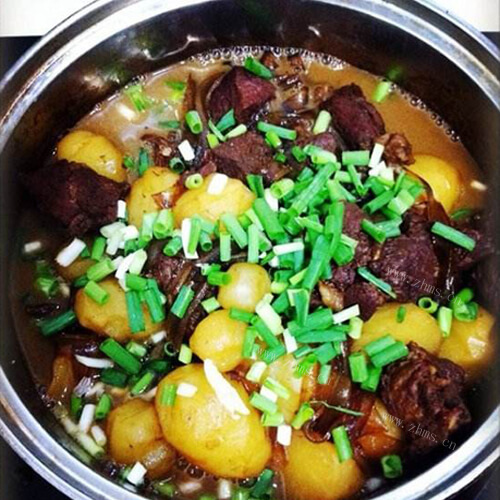 家常版红焖土豆牛肉