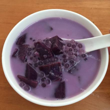 美味的红粳米紫薯糊