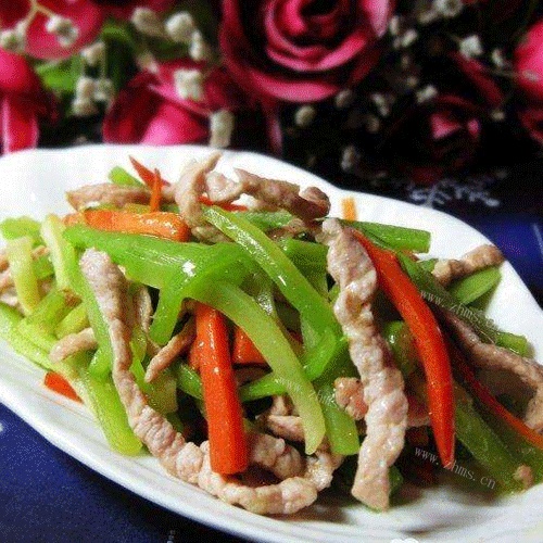 清淡美味的莴笋肉丝小炒 