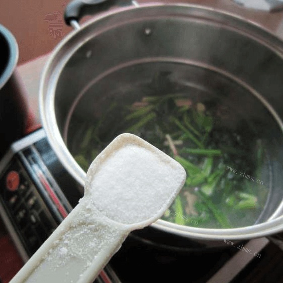 菠菜猪肝汤做法图解10)