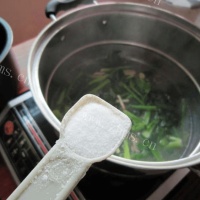 菠菜猪肝汤的做法图解十