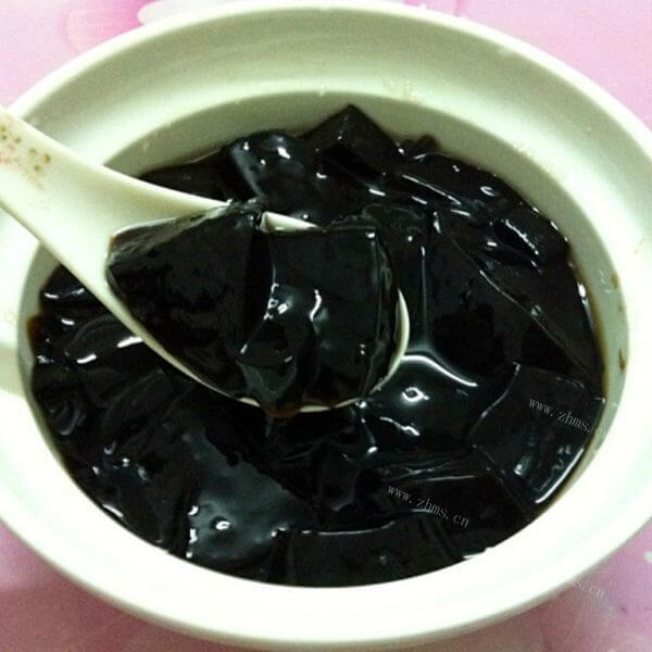 清凉绿豆黑凉粉