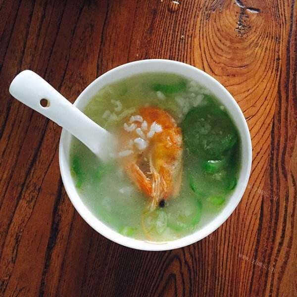 美味的香菇丝瓜鸡粥