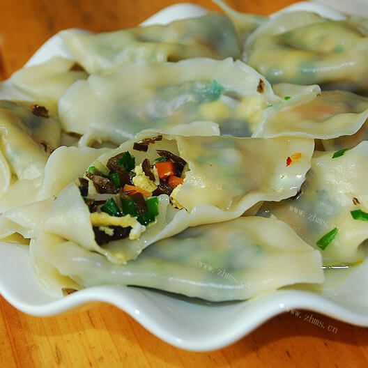 胡萝卜鸡蛋木耳馅水饺