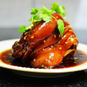 喷香干煸肘子