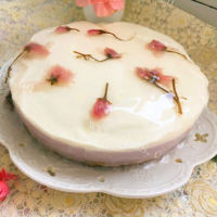 美味的樱花芝士蛋糕