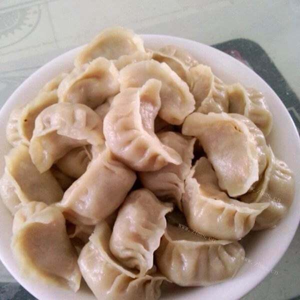 好吃的平菇猪肉蒸饺
