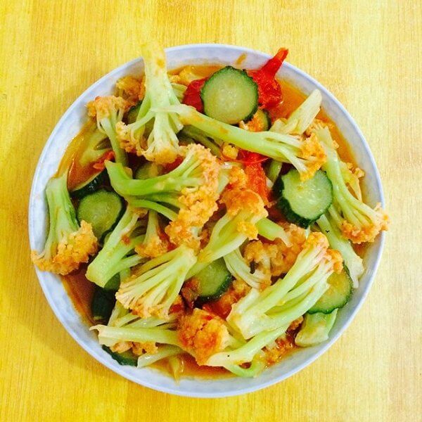 美味营养蒜香四季豆炒菜花