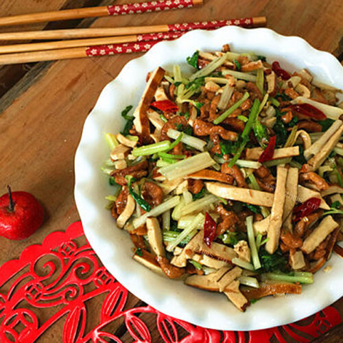 美味的芹菜干子炒肉