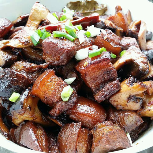 美味的红烧肉焖干香菇