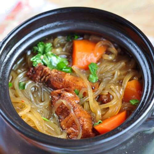美味的五花肉粉丝煲