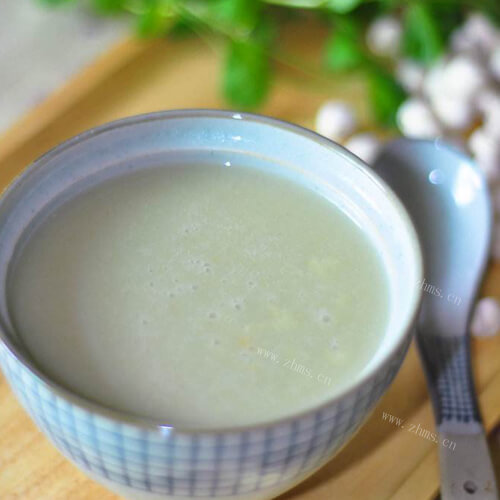 美味的绿豆红薯豆浆