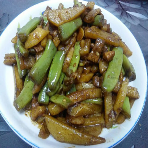 美味的大肉土豆炖豆角