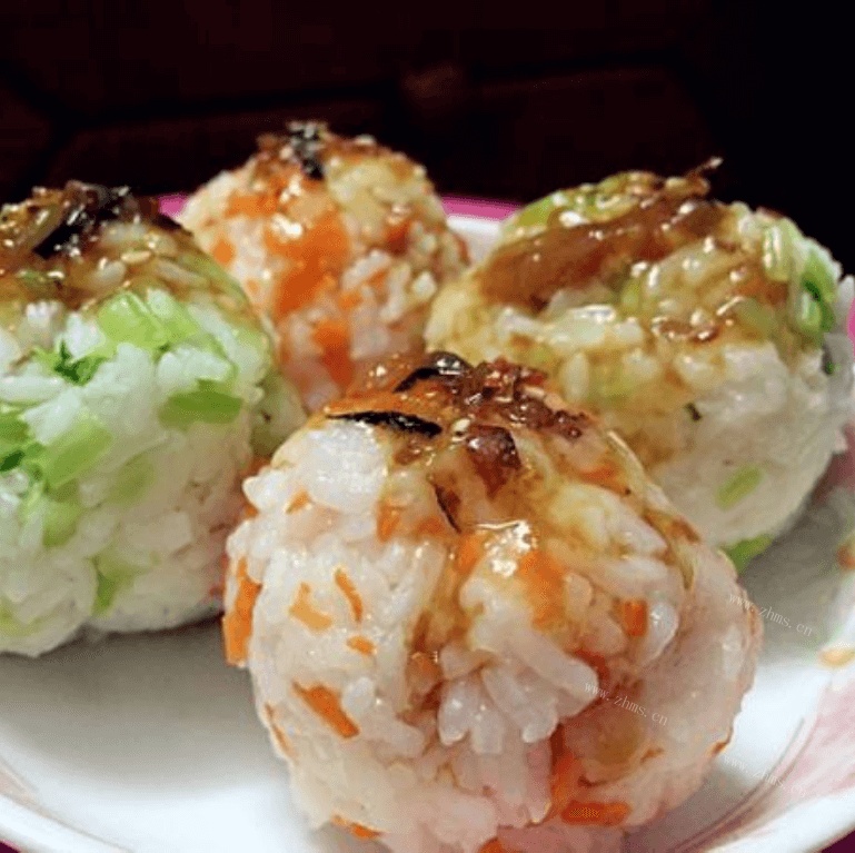 美观的三色饭团