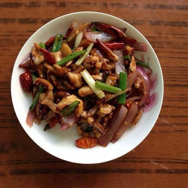 美味的黄豆酱爆炒鱿鱼