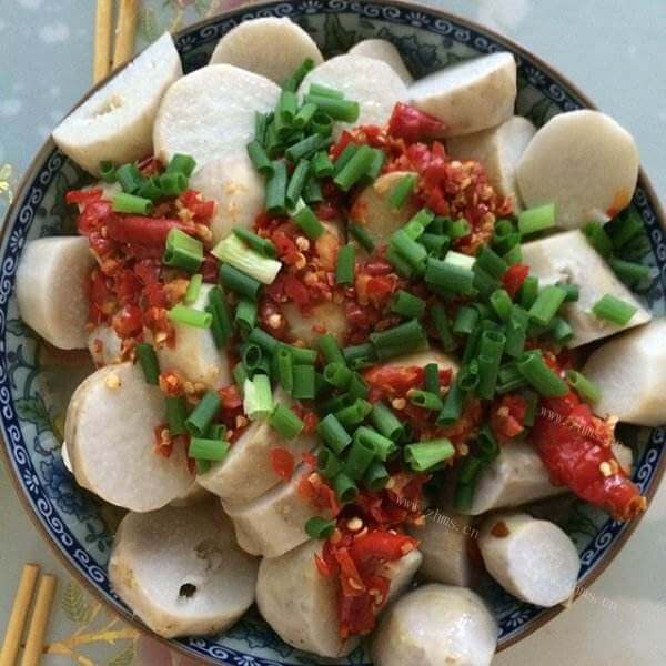 好吃的剁椒鸡腿蒸芋头