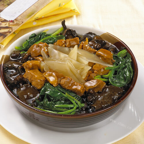 好吃的鸡腿肉炖红蘑 