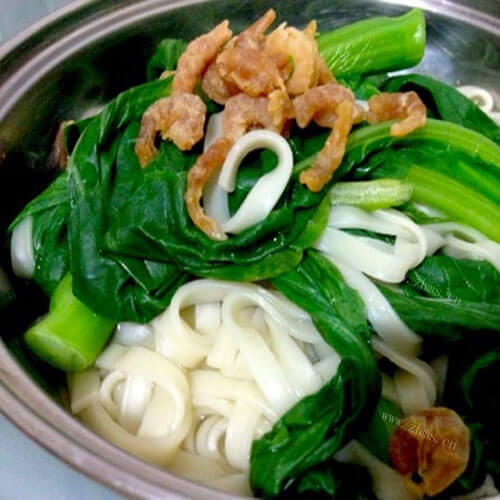 家常鸡丝油菜面