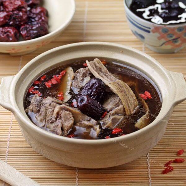美味的十全大补乳鸽汤煲