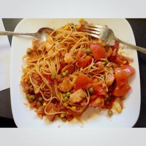 美味三文鱼面