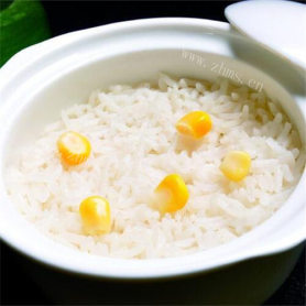 营养健康的玉米渣米饭