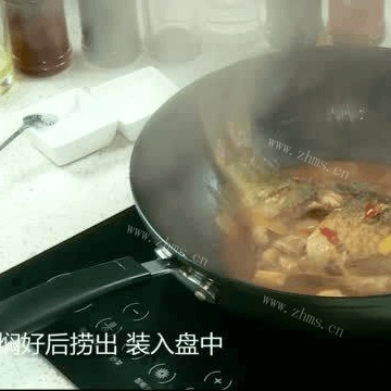 美味的豆瓣鲫鱼做法图解3)
