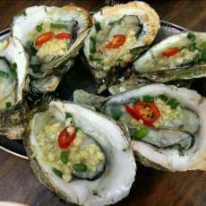 海鲜蒜蓉彩椒烤牡蛎