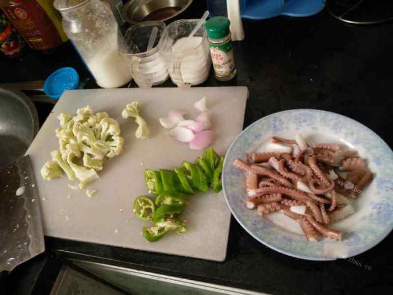 Q弹酸辣章鱼脚做法图解1)