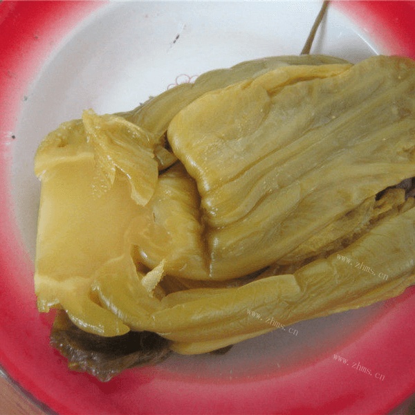 诱人的酸菜肉丝面做法图解4)