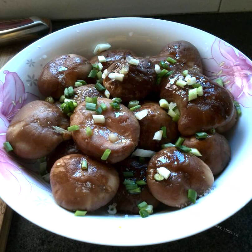 口感嫩滑的清蒸香菇